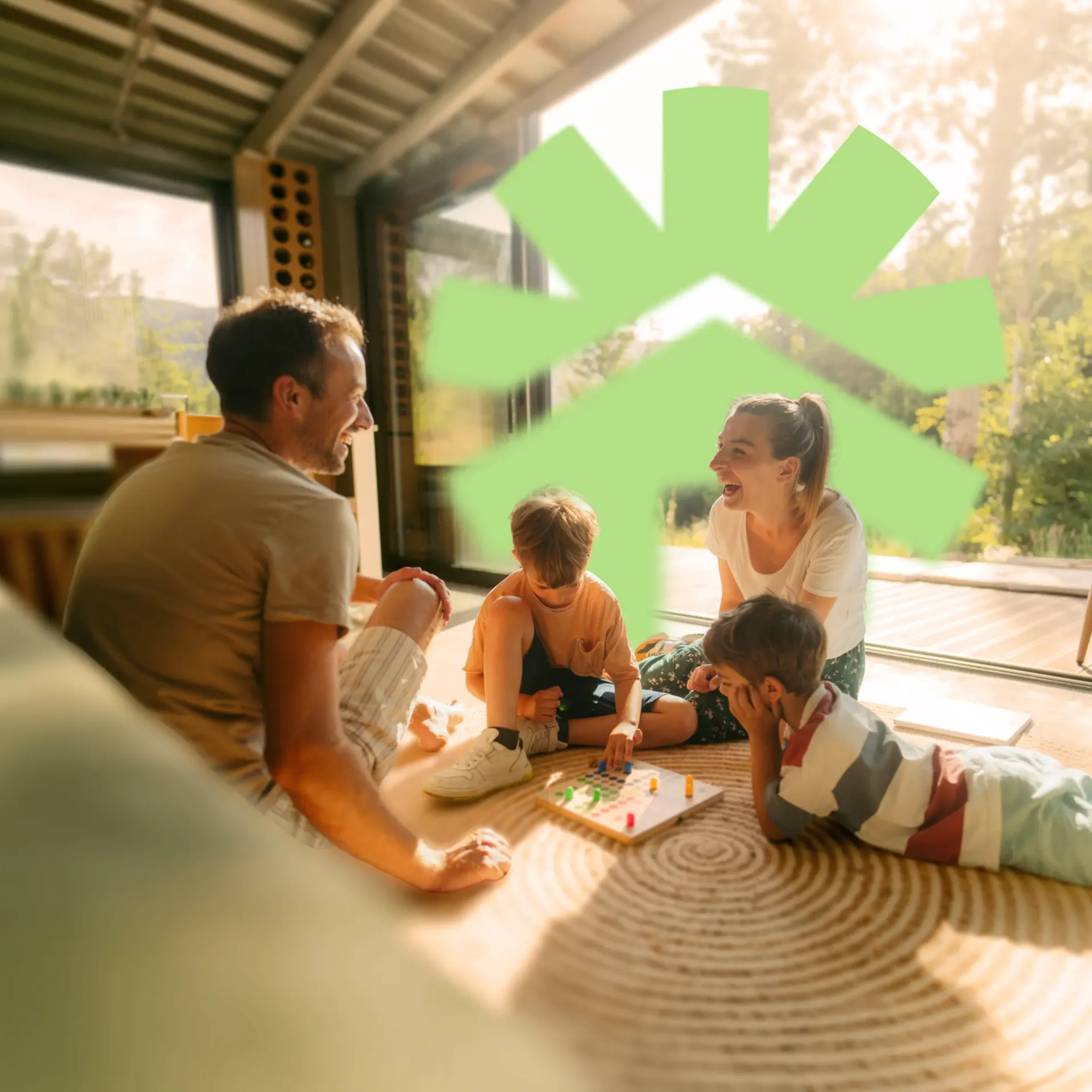 Familie im warmen Wohnzimmer